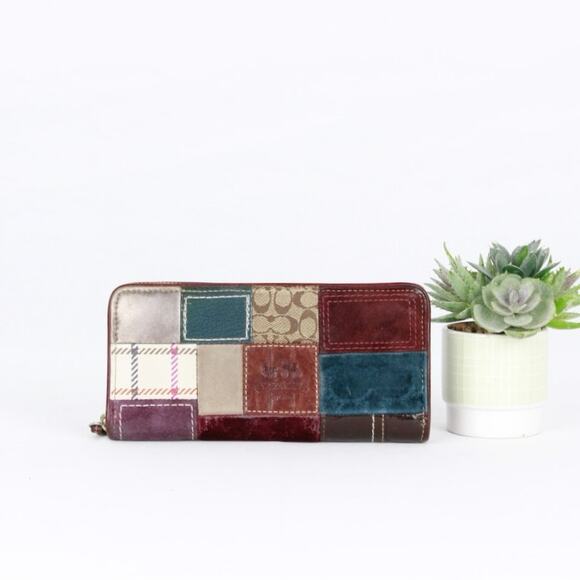 Coach Holiday Multi Patchwork Accordion Zip Wallet - Picture 1 of 8